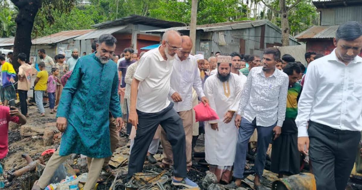 পিরোজপুরে ভয়াবহ অগ্নিকাণ্ডে ৬ দোকান পুড়ে ছাই