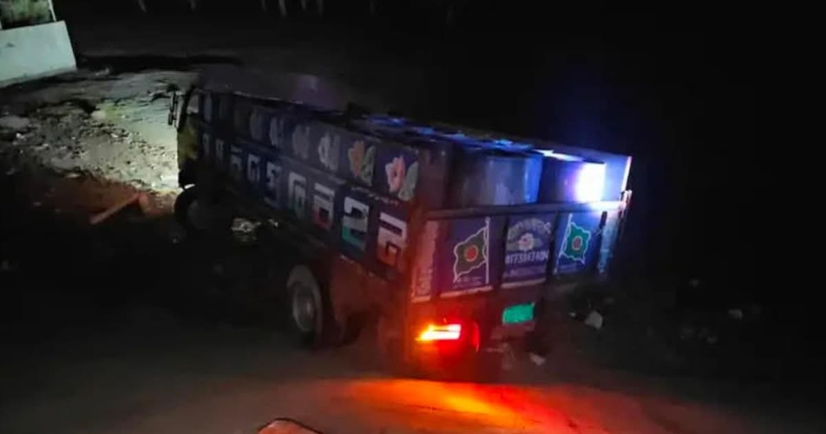 বেপরোয়া গতির ট্রাকের ধাক্কায় পথচারী নিহত