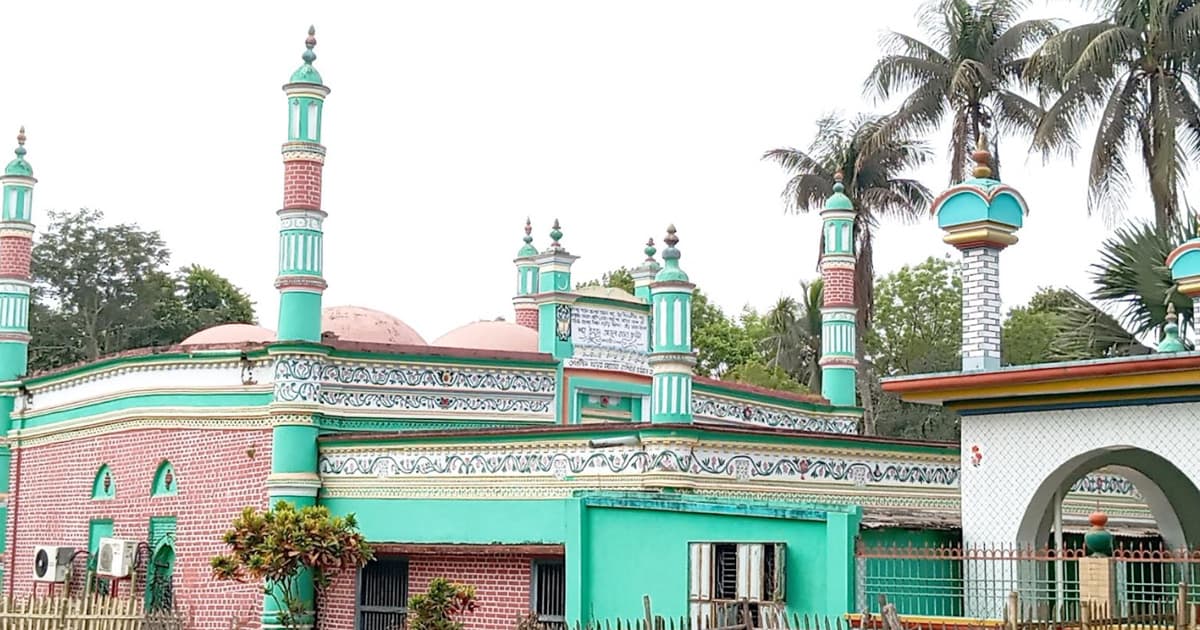 কুমার নদের তীরে মন জুড়ানো এক শাহী মসজিদ