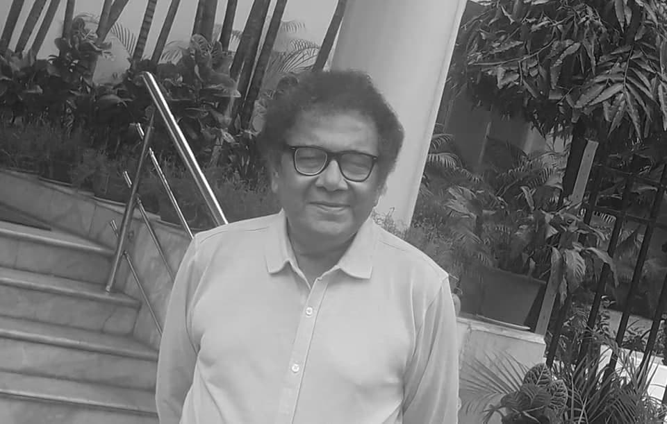 যাদবপুর বিশ্ববিদ্যালয় থেকে স্নাতকোত্তর করার পর পেশাগত জীবনের শুরুতে তিনি ছিলেন স্কুল শিক্ষক।
