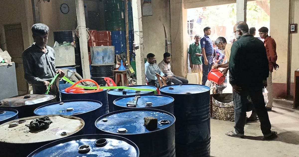 সারিয়াকান্দিতে ৪ হাজার লিটার অবৈধ ডিজেল জব্দ