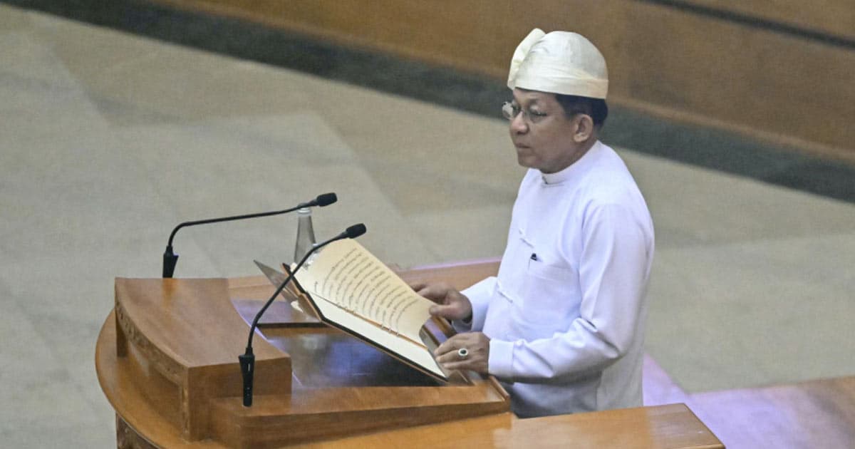 শপথ নিলেন মিয়ানমারের প্রেসিডেন্ট মিন অং হ্লাইং