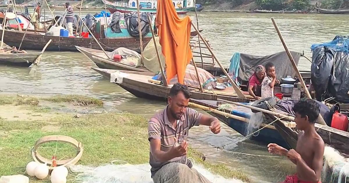 মধ্যরাতে উঠছে ইলিশ ধরার নিষেধাজ্ঞা