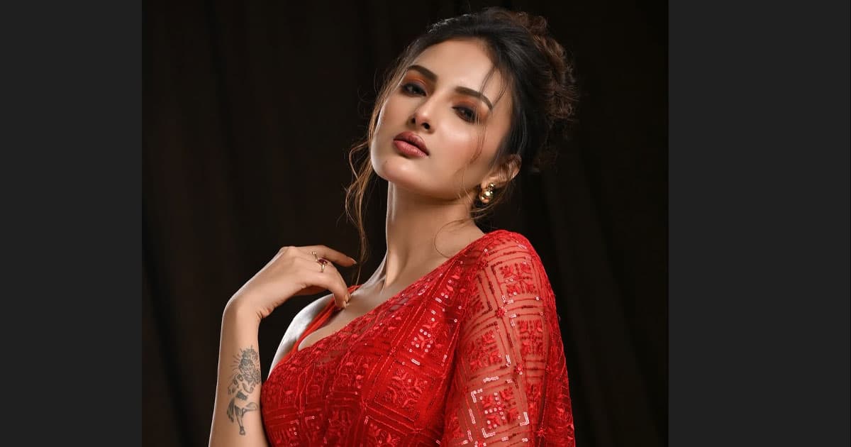 নজর কেড়েছেন প্রিন্সের পরী জ্যোতির্ময়ী