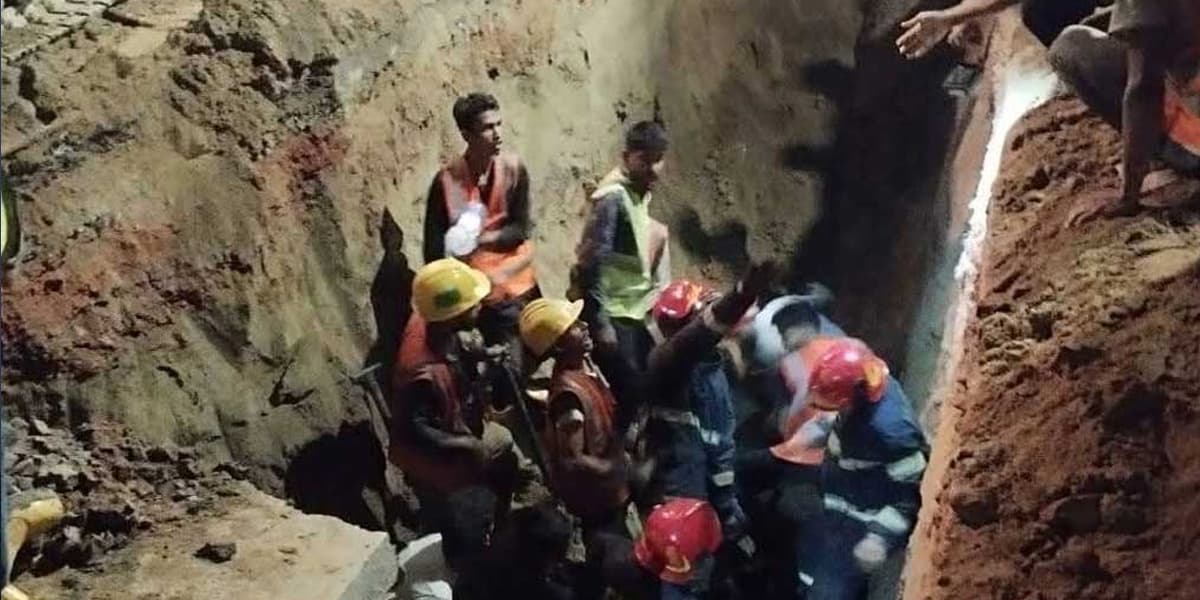 চট্টগ্রামে মাটি চাপায় প্রাণ গেল ২ শ্রমিকের