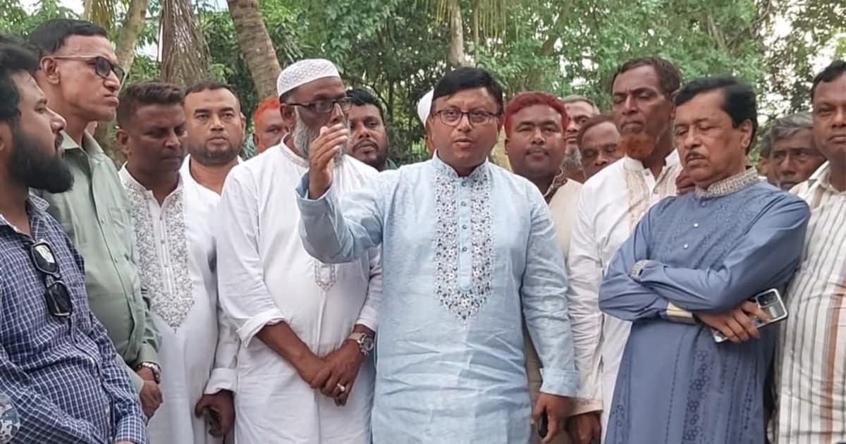 রায়পুরায় সড়ক নির্মাণে অনিয়মের অভিযোগ, এমপি বকুলের হুঁশিয়ারি