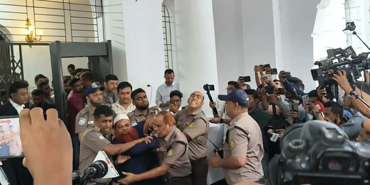 রায়ের পর ‘জয় বাংলা’ স্লোগান দিয়ে নির্দোষ দাবি আসামিদের