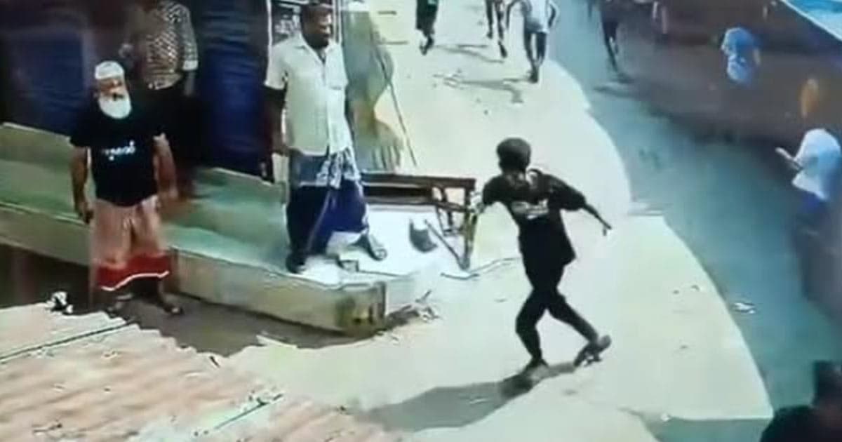 শাহজাদপুরে কিশোর গ্যাংয়ের চাঁদা দাবি, হামলায় ব্যবসায়ী বাবা-ছেলে আহত