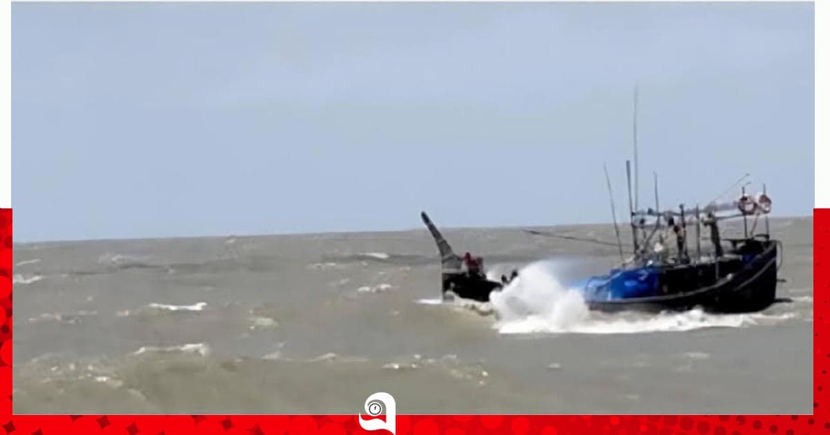 হাতিয়ায় ৩ ট্রলারডুবি, ৪৮ জেলে উদ্ধার