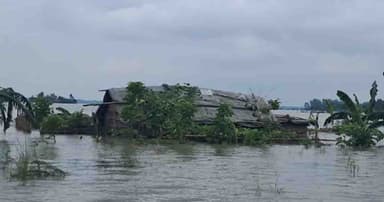 তিন বিভাগে বন্যার পূর্বাভাস, তিস্তায় তীব্র নদীভাঙন