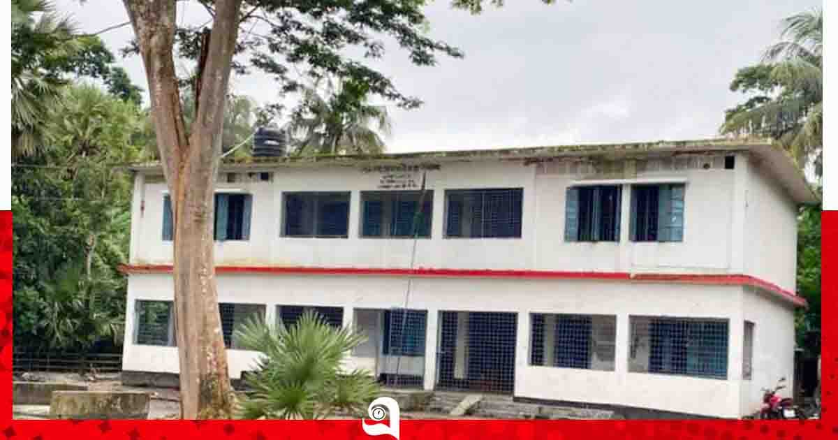 মঠবাড়িয়ার অধিকাংশ প্রাথমিক বিদ্যালয়ে নেই খেলার মাঠ