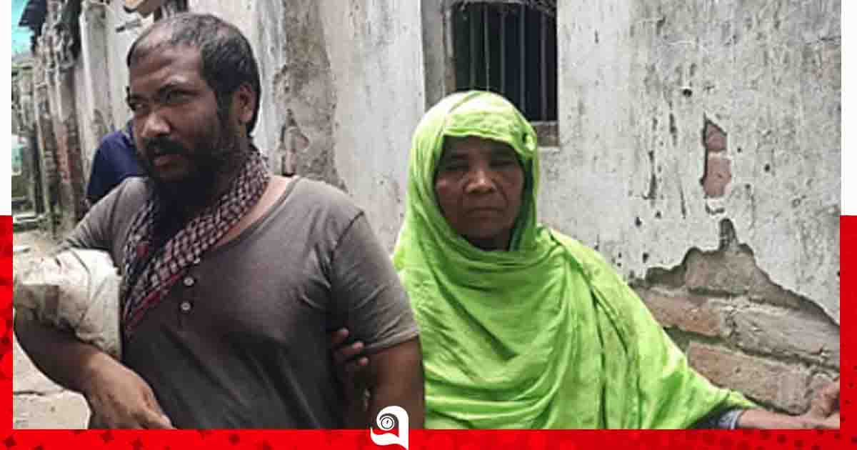 ৪০ বছর ধরে মায়ের সংসারের শেষ  ভরসা মুকলেস