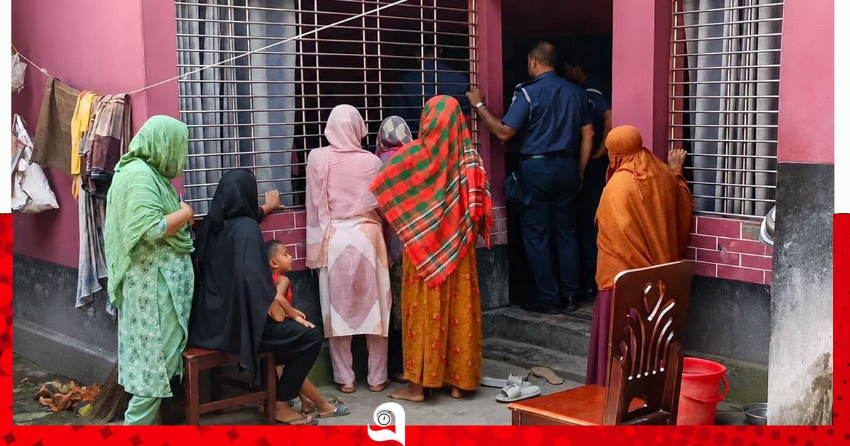 দিনের বেলায় বাড়িতে গৃহবধূকে বেঁধে লুট