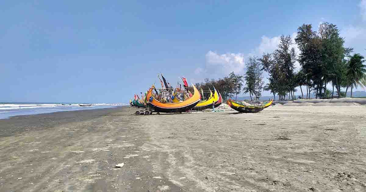টেকনাফ সৈকতে ভেসে এলো অজ্ঞাত নারী-পুরুষের মরদেহ