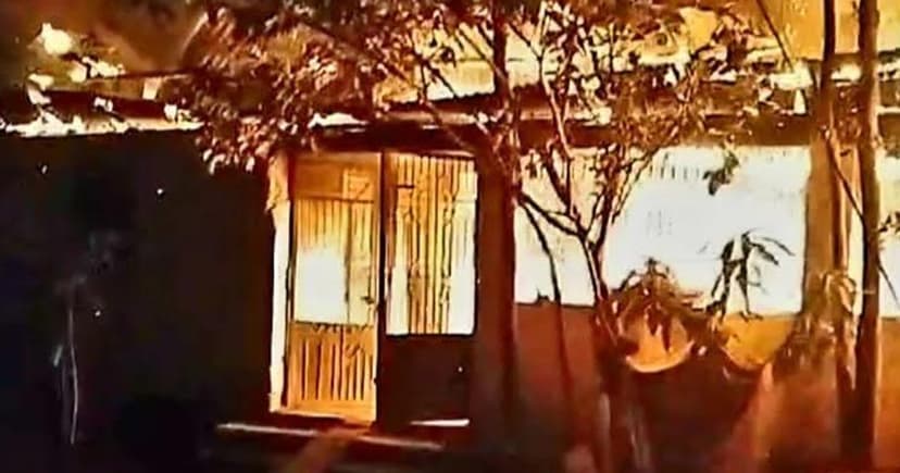 রূপগঞ্জে ভয়াবহ অগ্নিকাণ্ডে ৪ বসতঘর ভস্মীভূত