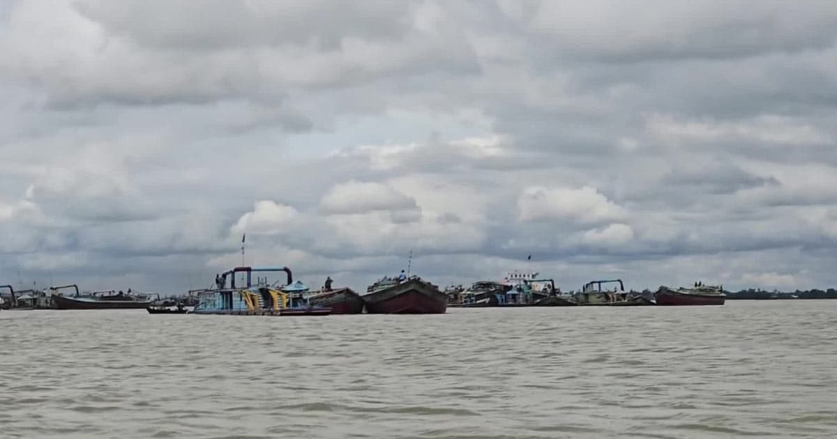 ব্রাহ্মণবাড়িয়ায় অবৈধ বালু উত্তোলনকারীদের গুলিতে আহত ৪