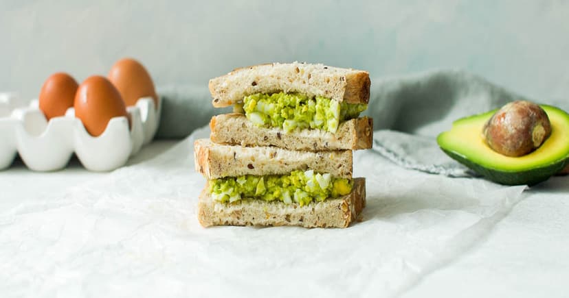 ইফতারিতে নতুনত্ব আনুন: তৈরি করুন অ্যাভোকাডো স্যান্ডউইচ