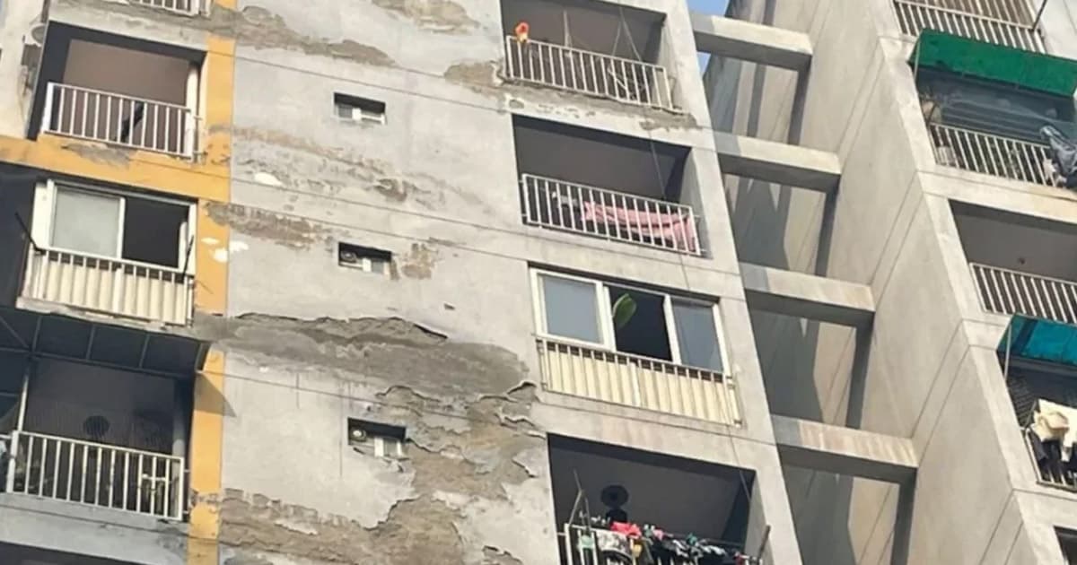 নবম তলা থেকে তিন বোনের লাফ দেওয়ার কারণ কী