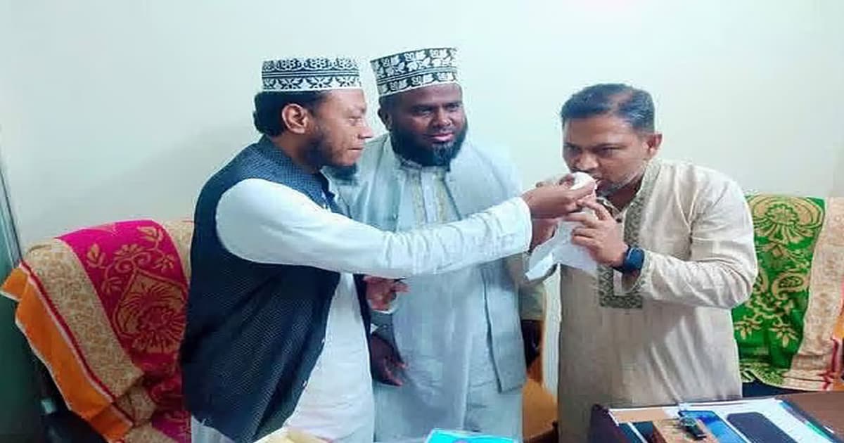 পরাজিত প্রার্থীকে মিষ্টিমুখ করালেন আমির হামজা