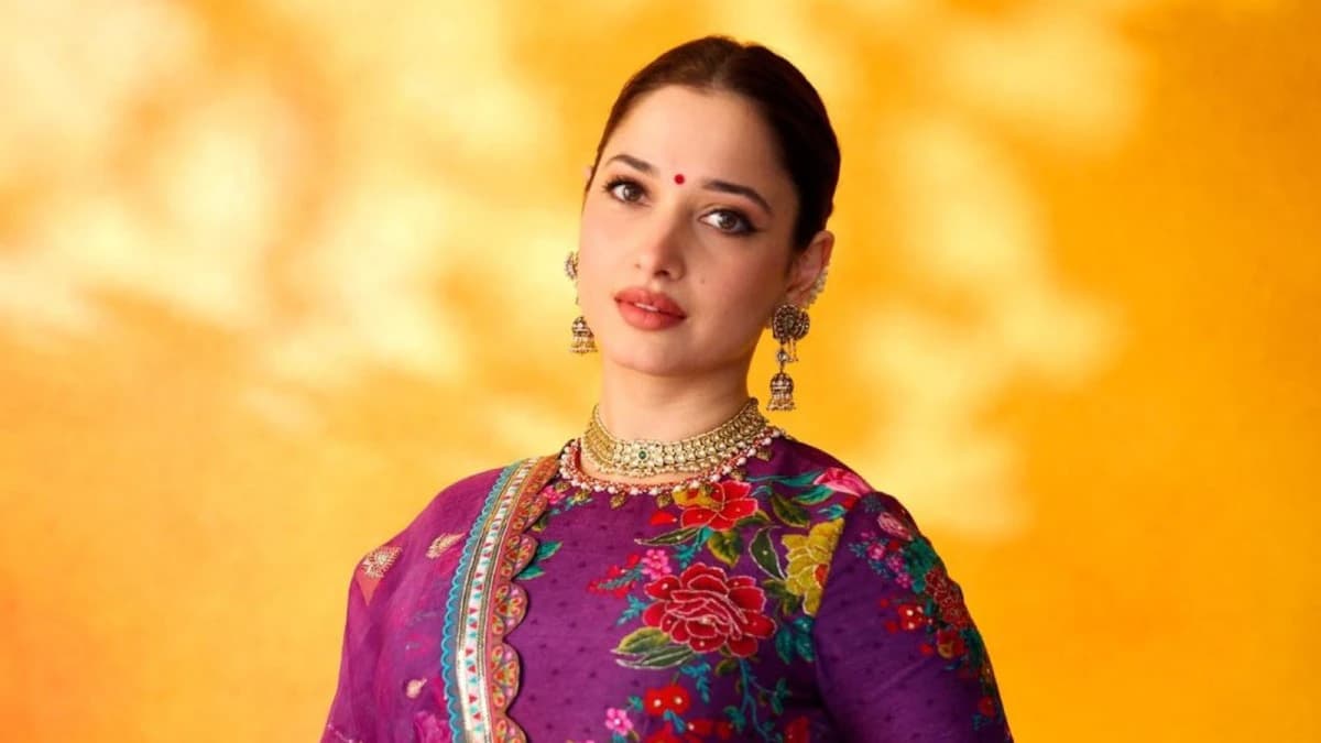 বিলিয়নের ক্লাবে তামান্নার গান