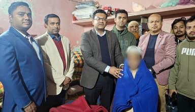 সোনারগাঁয়ে এতিম শিক্ষার্থীদের মাঝে কম্বল বিতরণ