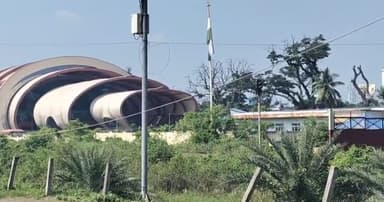 পেট্রাপোল বন্দরে গুনতে হচ্ছে অতিরিক্ত ফি