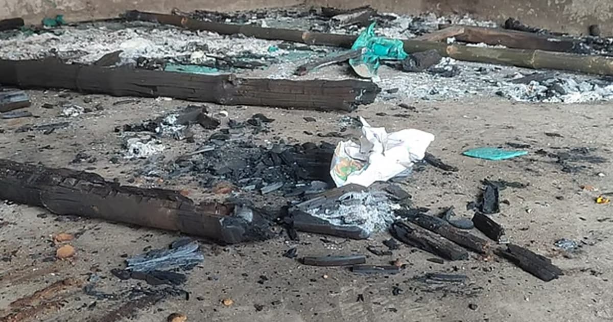 নড়াইলে হাতপাখার নির্বাচনি কার্যালয়ে আগুন