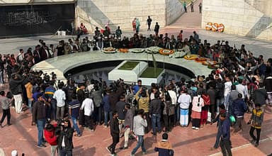 খালেদা জিয়ার কবরে দোয়া, শ্রদ্ধা