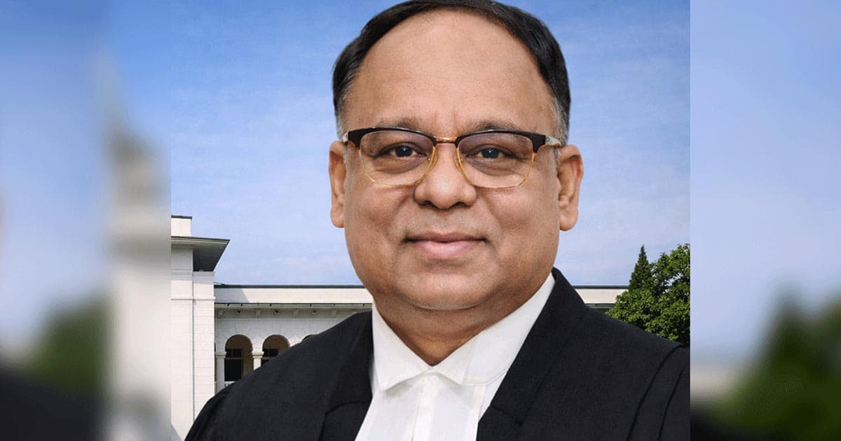 ‘বিচারকের আসন ছাড়ছি, ন্যায়ের আদর্শ নয়’