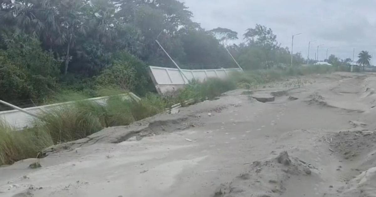 ফের ধসে পড়েছে আবাসিক ভবন এলাকার সীমানা প্রাচীর