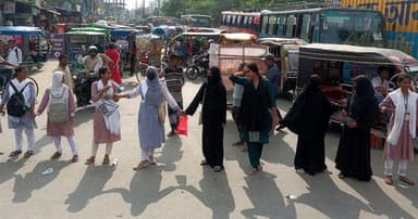 শিক্ষার্থীদের মহাসড়ক অবরোধ, তীব্র যানজট