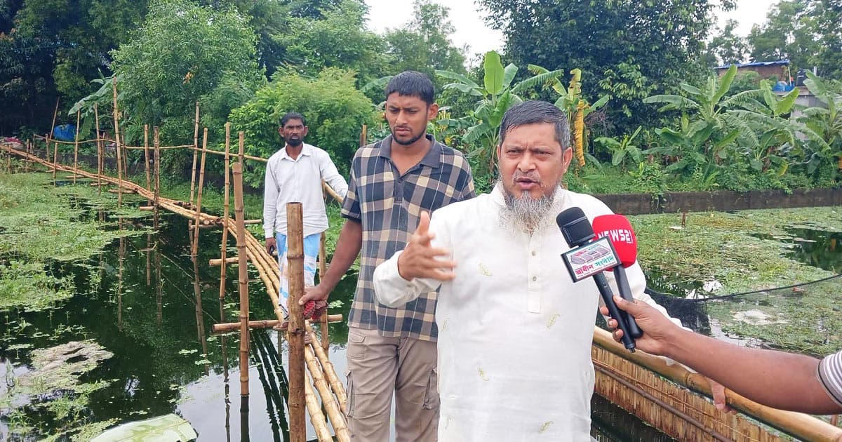 স্থানীয়দের ভোগান্তি দূর করতে নিজ অর্থায়নে সাঁকো নির্মাণ করলেন বিএনপি নেতা