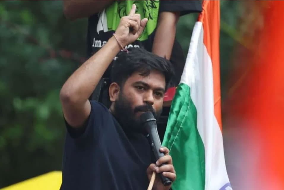 উত্তাল দিল্লি, গ্রেপ্তার ককরোচ প্রধান অভিজিৎ