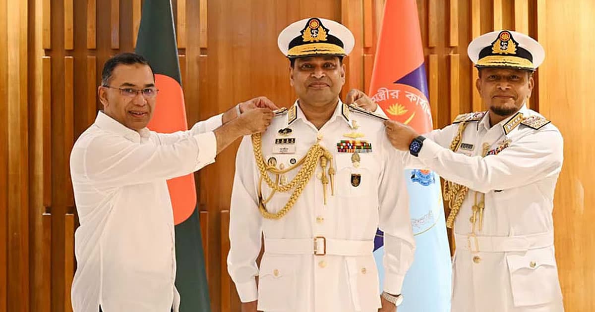 র‌্যাঙ্ক ব্যাজ পেলেন নৌবাহিনীর প্রধান মিজবাহ উল আজীম