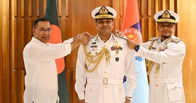 র‌্যাঙ্ক ব্যাজ পেলেন নৌবাহিনীর প্রধান মিজবাহ উল আজীম
