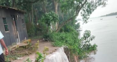 কুশিয়ারার ভাঙনে বিলিন হচ্ছে বাড়িঘর, ফসলী জমি