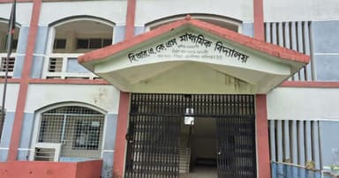 ফি দিতে দেরি, হল থেকে বের করে দেওয়ার অভিযোগ
