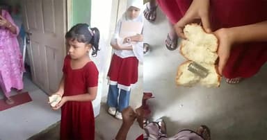 স্কুল টিফিনের রুটিতে মিললো ধারালো ব্লেড