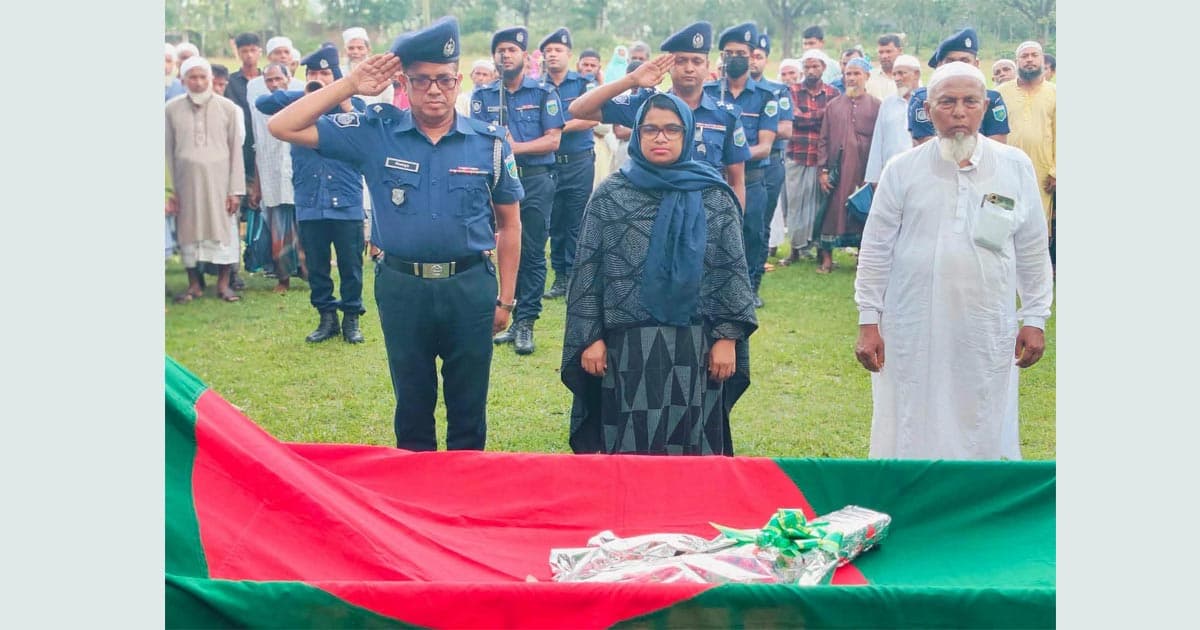 সাপাহারে বীর মুক্তিযোদ্ধার রাষ্ট্রীয় মর্যাদায় দাফন সম্পন্ন