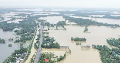 কক্সবাজারে পানিবন্দি ৫ লাখ মানুষ, ৬৪০ আশ্রয়কেন্দ্রে ১৪ হাজার