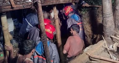 কক্সবাজারে পাহাড় ধসে গৃহবধূর মৃত্যু, ৮ দিনের বর্ষণে নিহত ২৯