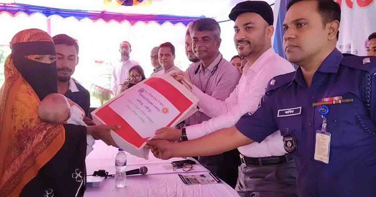 কালীগঞ্জে স্বাভাবিক প্রসবে মা ও নবজাতককে উপহার
