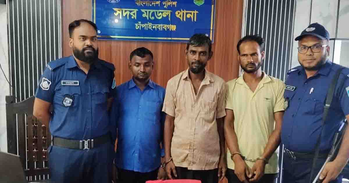 চাঁপাইনবাবগঞ্জে চোরাই ভারতীয় মোবাইলসহ গ্রেপ্তার ৩