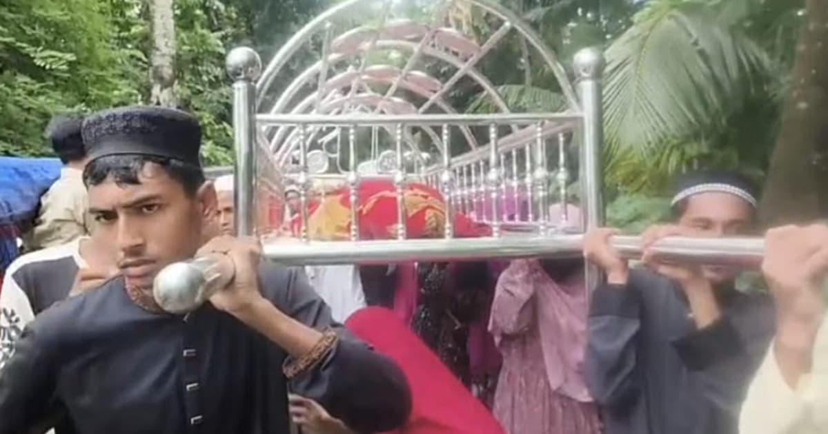চরফ্যাশনে ট্রলির ধাক্কায় মাদ্রাসাছাত্রী নিহত, সহপাঠীদের বিক্ষোভ