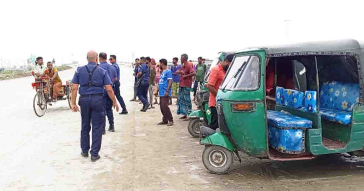 মহাসড়কে উল্টো পথে গাড়ি চলাচল, পুলিশের বিশেষ অভিযান