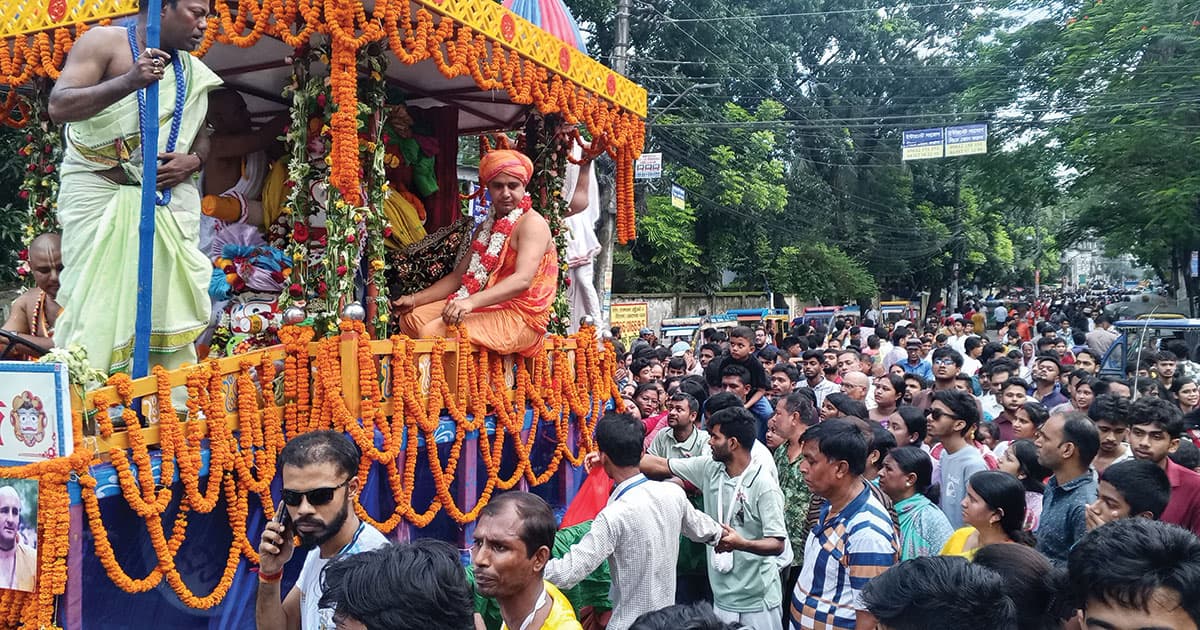 বরিশালে বর্ণাঢ্য আয়োজনে রথযাত্রা