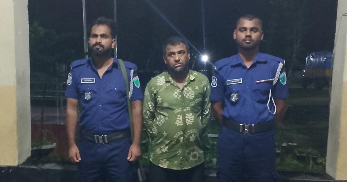 কোম্পানীগঞ্জে বালু উত্তোলনের সময় যুবক আটক