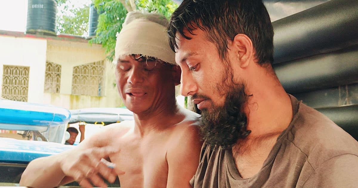 কচুরিপানার নিচে ১০ ঘন্টা কাটালো দুই গরু চোর!