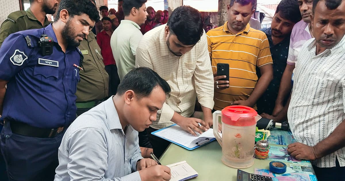 নেছারাবাদে চিংড়িতে জেলি পুশ, জরিমানা