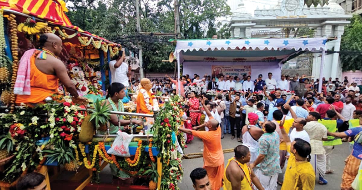 জাঁকজমকপূর্ণ আয়োজনে নারায়ণগঞ্জে রথযাত্রা পালিত
